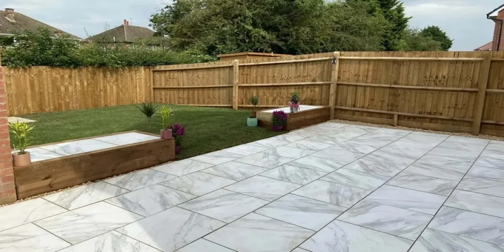 موزاییک حیاطی در مقایسه با سنگ و سرامیک